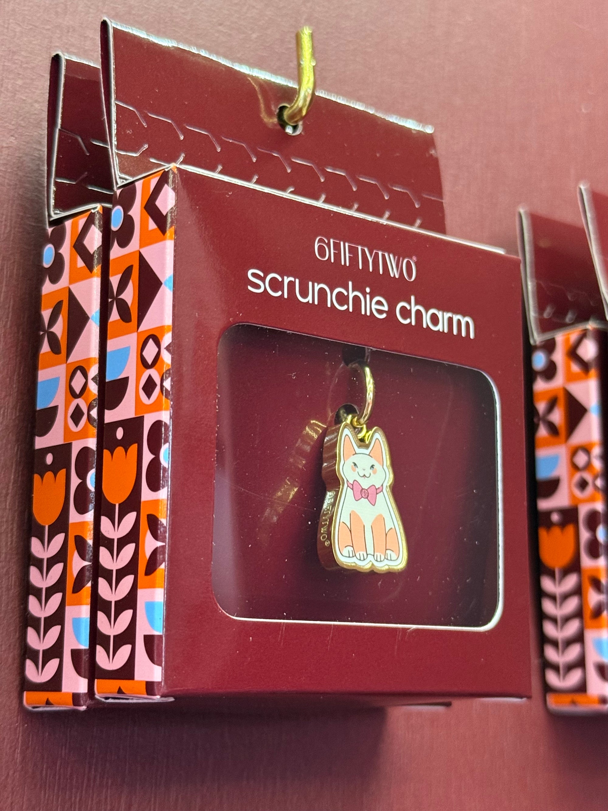 sofie cat | scrunchie charm
