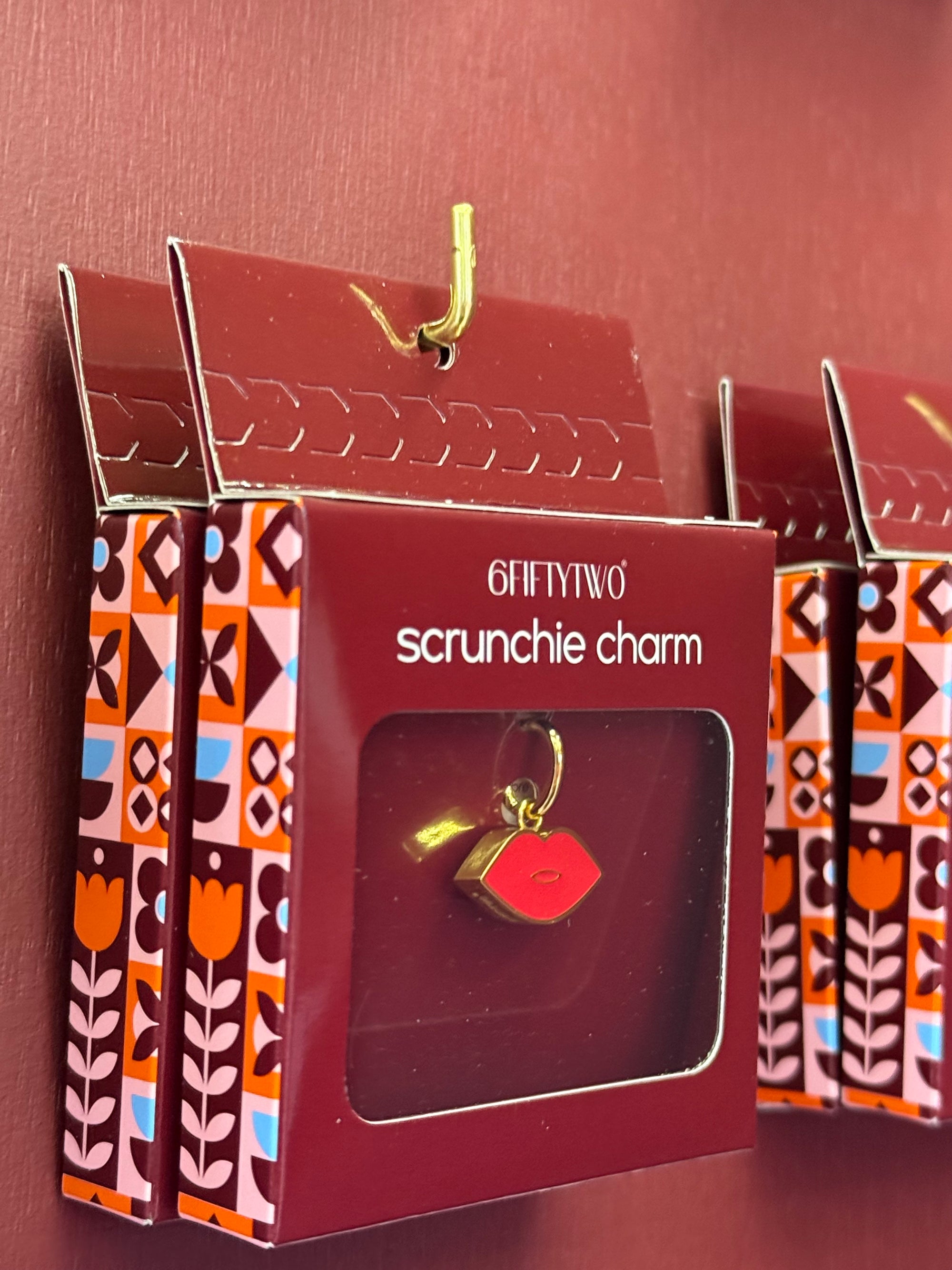 lips | scrunchie charm